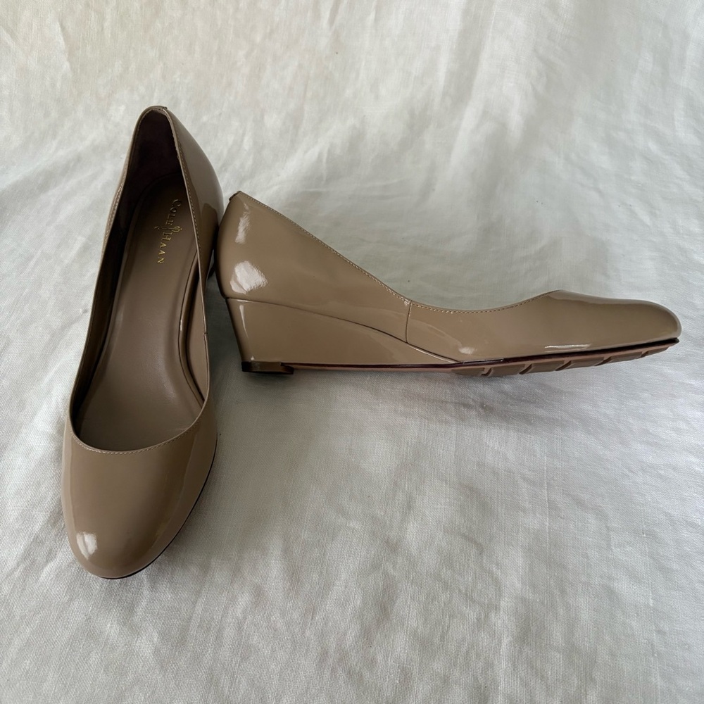 Cole Haan Women’s Tan Beige Patent Leather Air Tech Wedge Heels Sz 7.5B